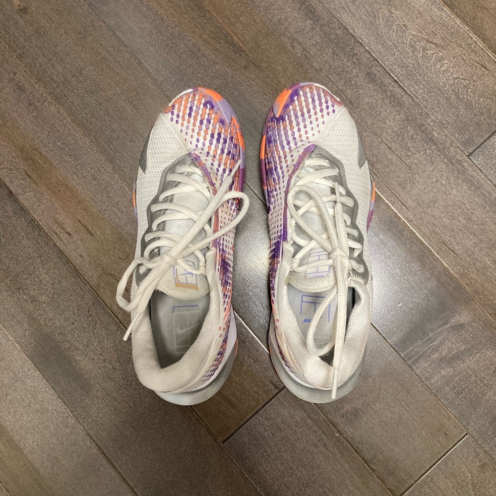 Girls tennis Nike shoes size 6